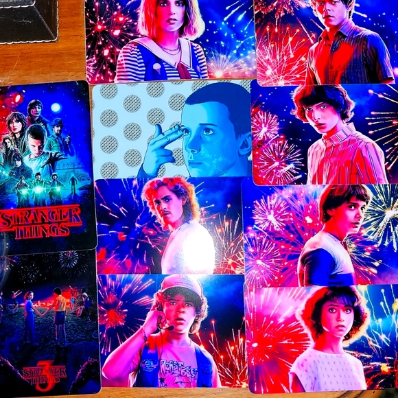 Stranger Things Collector's Cards - Picture 1 of 3